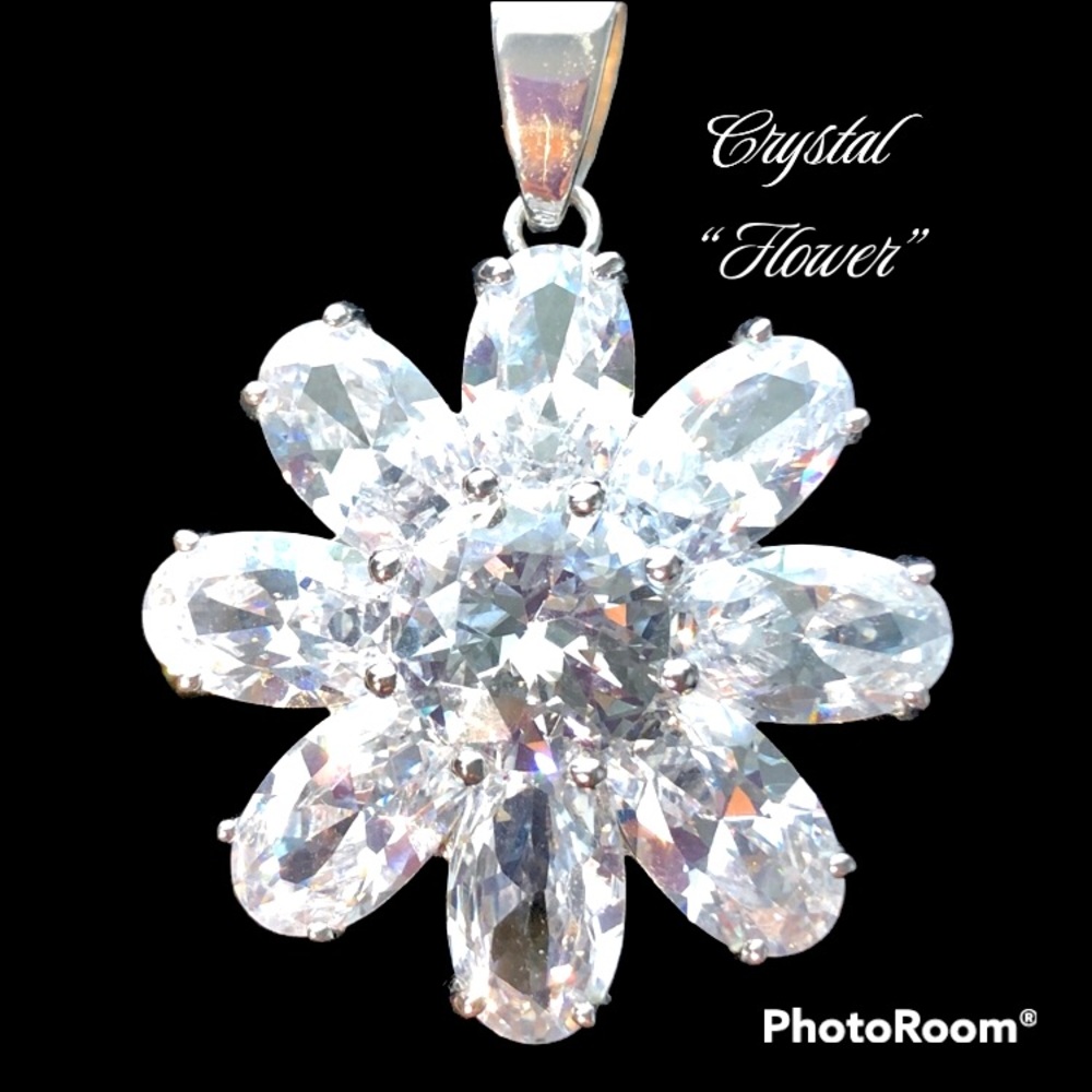 Glamorous Crystal Flower Pendant!